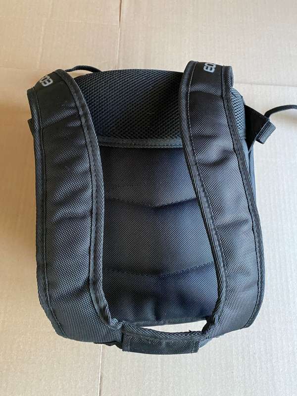 CANON CAMERA BAG IN GOOD  CONDITION